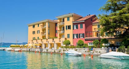 Villa Alberti 900m From Garda Lake