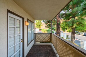 Apartment | 2 bedrooms, Internet - Modern Cozy Retreat With Pool Fireplace (Pomona)