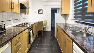 Kühlschrank, Mikrowelle, Ofen, Wasserkocher