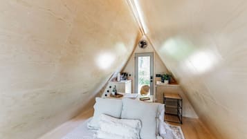 1 bedroom, bed sheets