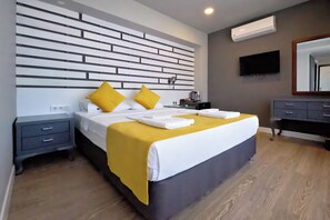 Standard-Doppelzimmer, eingeschränkter Meerblick