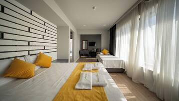 Deluxe driepersoonskamer | 1 slaapkamer, een bureau, een laptopwerkplek, gratis wifi