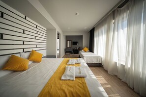 Bureau, espace de travail pour ordinateur portable, Wi-Fi gratuit