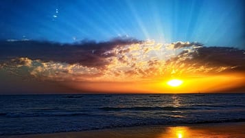 Una spiaggia nelle vicinanze