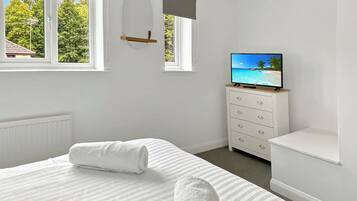 2 bedrooms, iron/ironing board, free WiFi, bed sheets