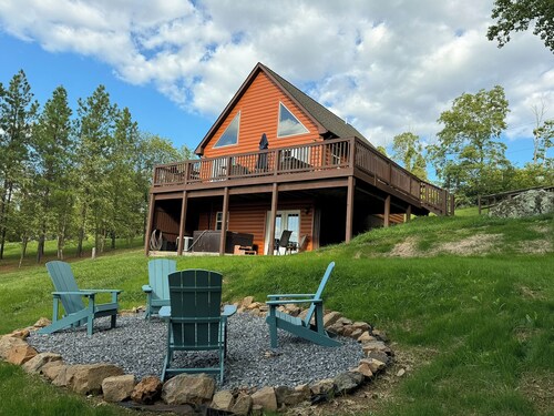 Spectacular Mountain Views. Peaceful Solitude. Rustic cabin with modern comforts. 90 mins from DC