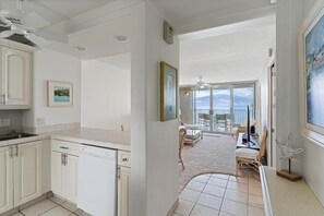 Private kitchen - Royal Mauian, #405 2 Bedroom Condo (Kihei)