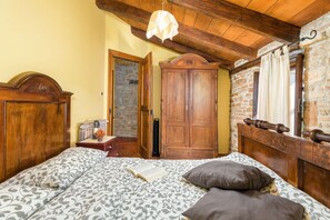 4 bedrooms, WiFi, bed sheets