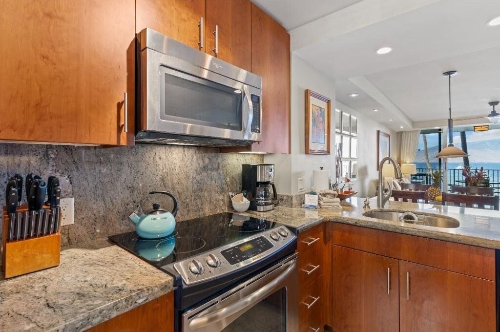 Condo, 2 Bedrooms | Private kitchen