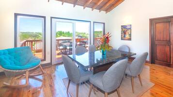 House, 3 Bedrooms | Dining