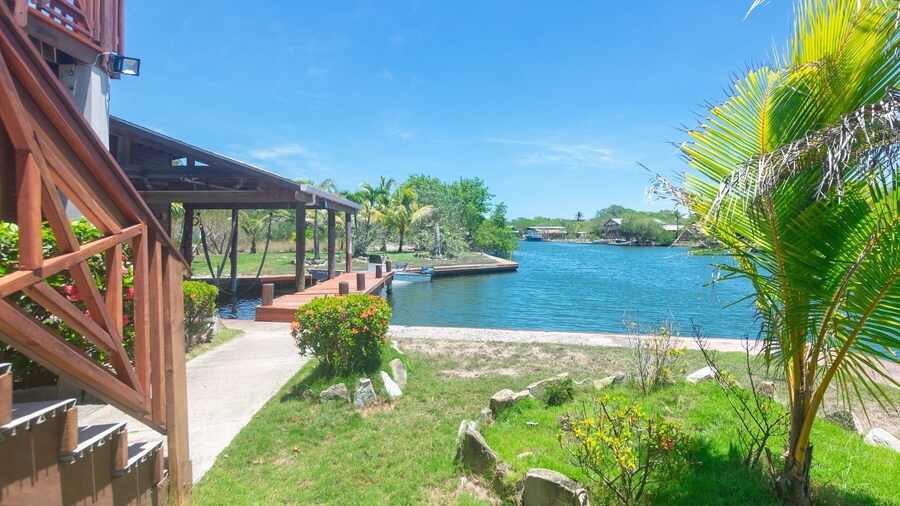 Coco View Canal Lot 18 Private Home 3 Bedroom Home