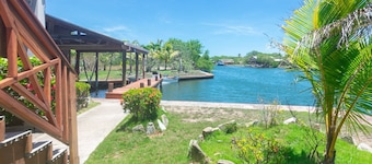 Coco View Canal Lot 18 Private Home 3 Bedroom Home