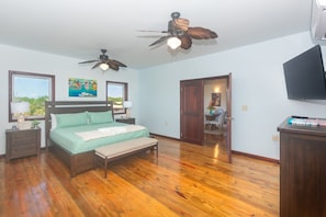 House, 3 Bedrooms - Coco View Canal Lot 18 Private Home 3 Bedroom Home (Roatan)