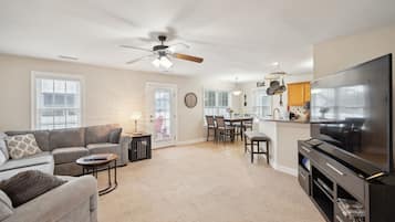 House, 3 Bedrooms | Living area | Smart TV