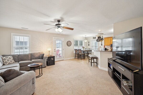 House, 3 Bedrooms | Living area | Smart TV
