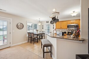 House, 3 Bedrooms | Private kitchen | Fridge, oven, coffee/tea maker, toaster