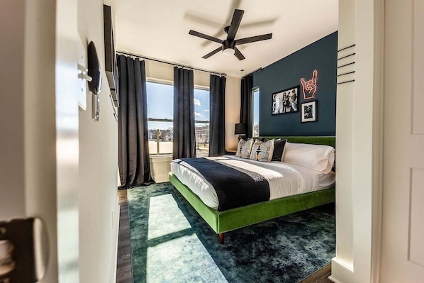 8 bedrooms, free WiFi, bed sheets