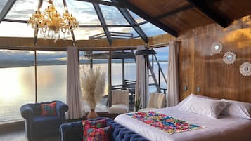 2 bedrooms, bed sheets