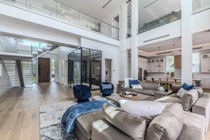 Smart-TV, Stereoanlage, Arbeitsbereiche, Computerbildschirme