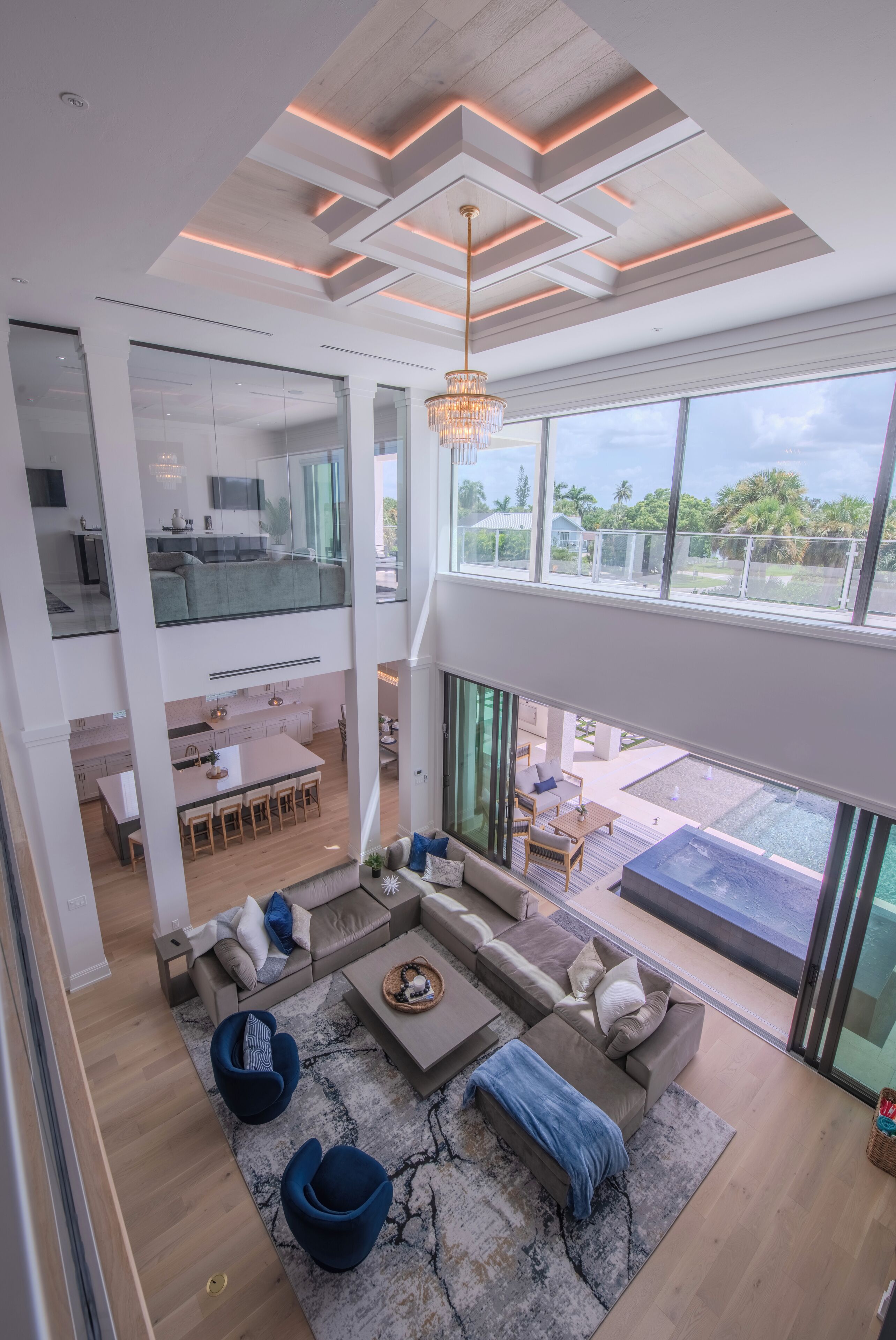 Smart TV, estéreo, oficina y monitor de computadora 