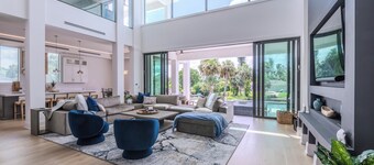 Exquisite Waterfront 6-Bed Home in Naples, Pool & Spa