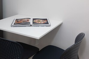 Dining - Fly Around Town in Chic Retreat (Albion)