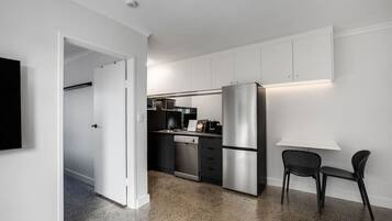 KylskÄp, mikrovÄgsugn, ugn och spishÀll