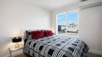 1 dormitori, escriptori, planxa i posts de planxar i wifi gratuïta