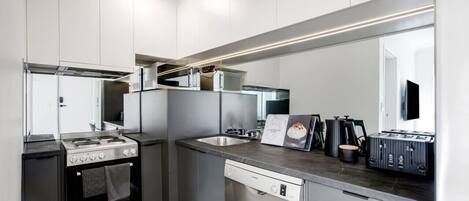 Fridge, microwave, oven, stovetop