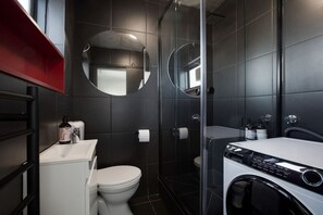 Hair dryer, towels - Fly Around Town in Chic Retreat (Albion)