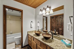 Towels - Dulany at the Gondola – 2BR, 2BA Condo Steps from the Lifts! (Steamboat Springs)