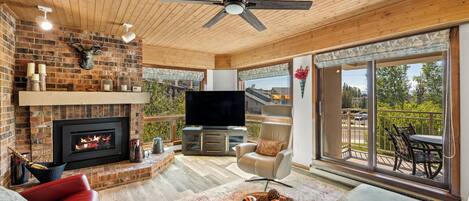 TV, fireplace