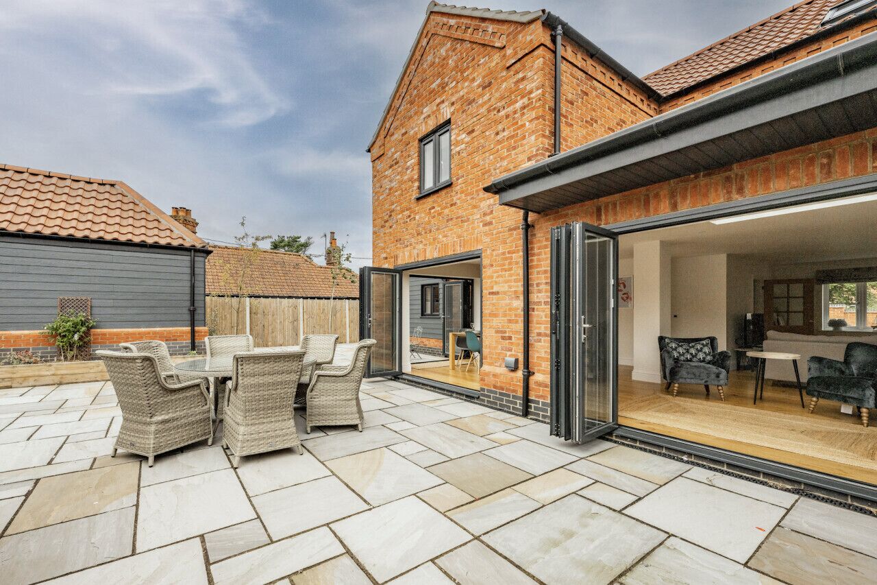 تناول الطعام با لخارج