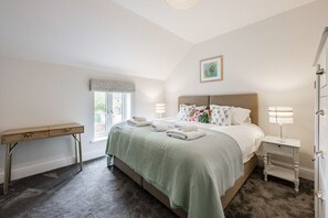 3 makuuhuonetta, silitysrauta/-lauta, ilmainen Wi-Fi, vuodevaatteet