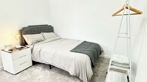 3 bedrooms, iron/ironing board, WiFi, bed sheets