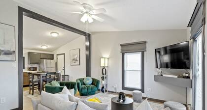 5 mins to Grand Park, 15 mins to Ruoff, pet-friendly, peaceful environment!