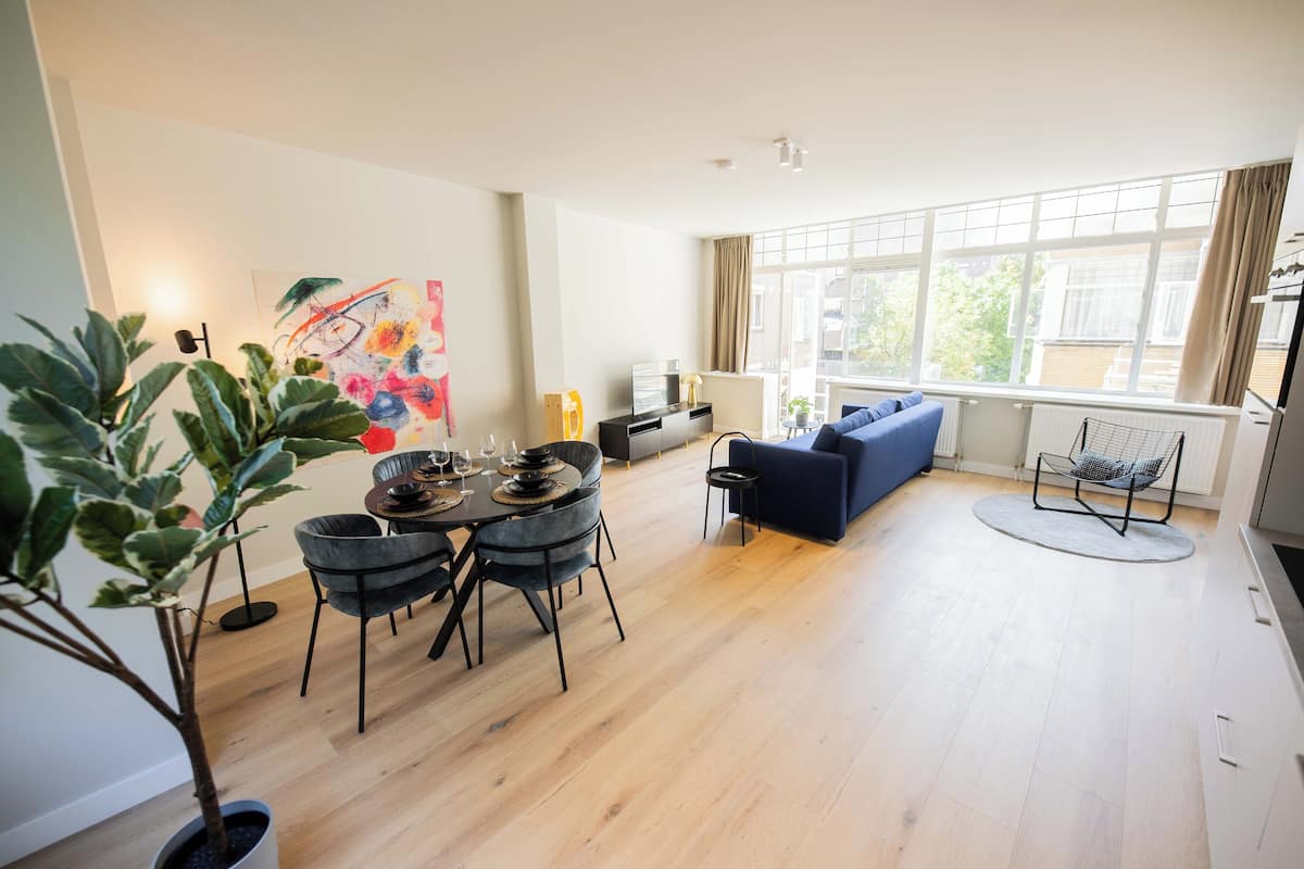 Apartment - 4 Single Beds | 客廳 | 25 吋平面電視連有線電視頻道