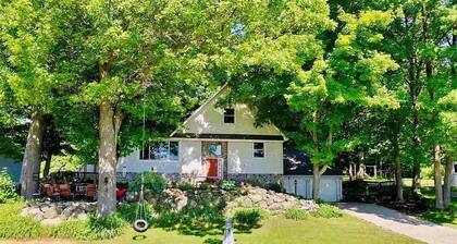 Family-Friendly Lakeside Getaway in the Heart of Traverse City!