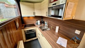 Fridge, microwave, oven, coffee/tea maker