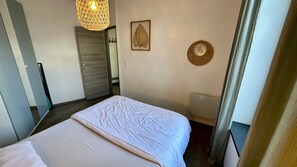 2 bedrooms, iron/ironing board, free WiFi