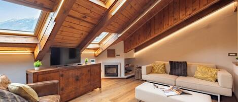 Perhehuoneisto, useita makuuhuoneita, 2 kylpyhuonetta (Appartamento 3 Camere Letto) | Oleskelualue | Taulutelevisio