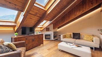 Family Apartment, Multiple Bedrooms, 2 Bathrooms (Appartamento 3 Camere Letto) | Living area | Flat-screen TV