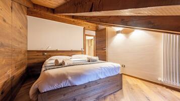 3 slaapkamers, een strijkplank/strijkijzer, gratis wifi, beddengoed