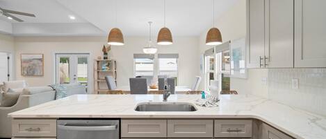 House, 3 Bedrooms | Private kitchen | Full-size fridge, microwave, oven, stovetop