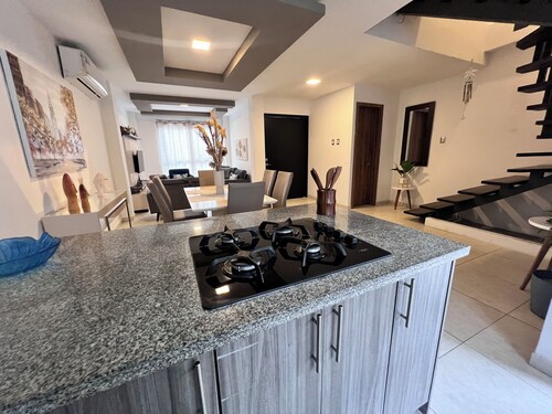 Beautiful complete accommodation in Manta with pool and private condominium.