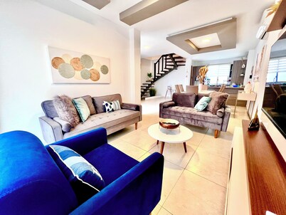 Beautiful complete accommodation in Manta with pool and private condominium.