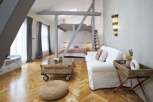 Elite loft | Een kluis op de kamer, verduisterende gordijnen, gratis wifi, beddengoed