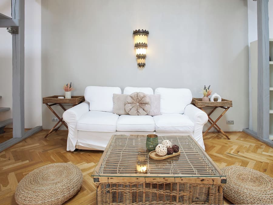 Duplex Studio | Área de estar | TV de tela plana 55 polegadas com canais via satélite, TV