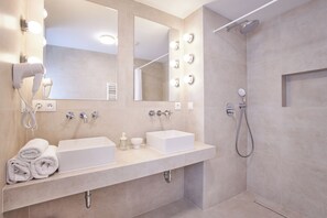 Loft | Bathroom | Shower, hair dryer, towels, toilet paper - Wenceslas Square Residence (Prague)