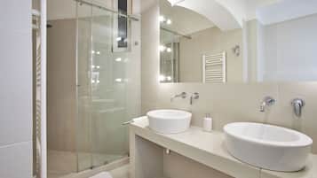 Apartment, 2 Bedrooms | Bilik Mandi | Pancuran mandi, pengering rambut, tuala disediakan, tisu tandas